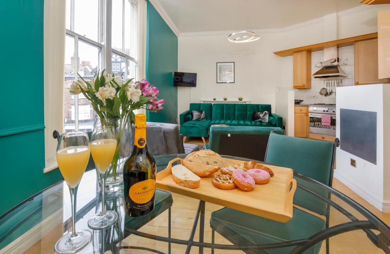 Shambles Suites In The Centre Of York, Sleeps 16 Eksteriør billede